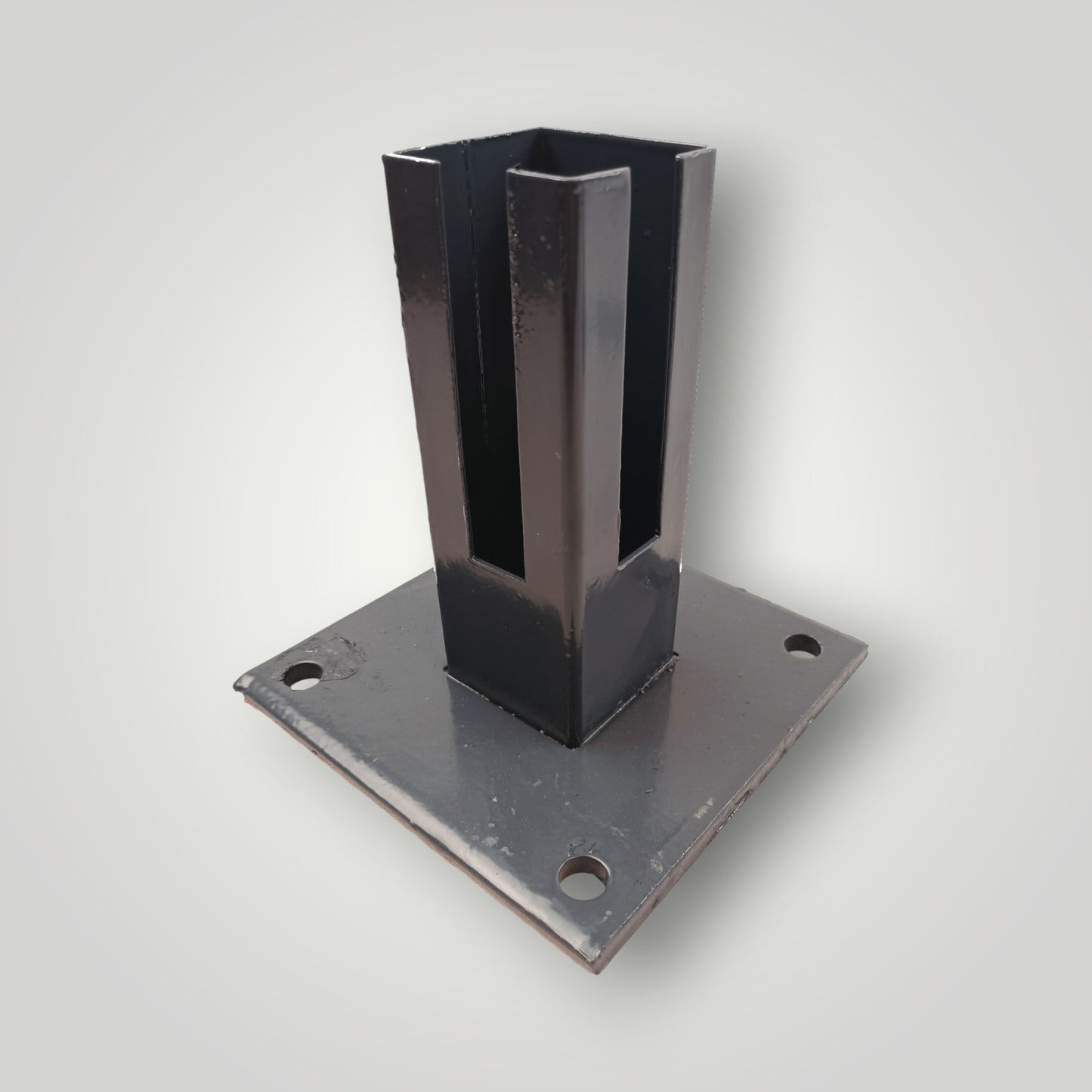 Eck-Bodenplatte für Doppelstabmattenzaun Eck-Pfosten 60x60 mm